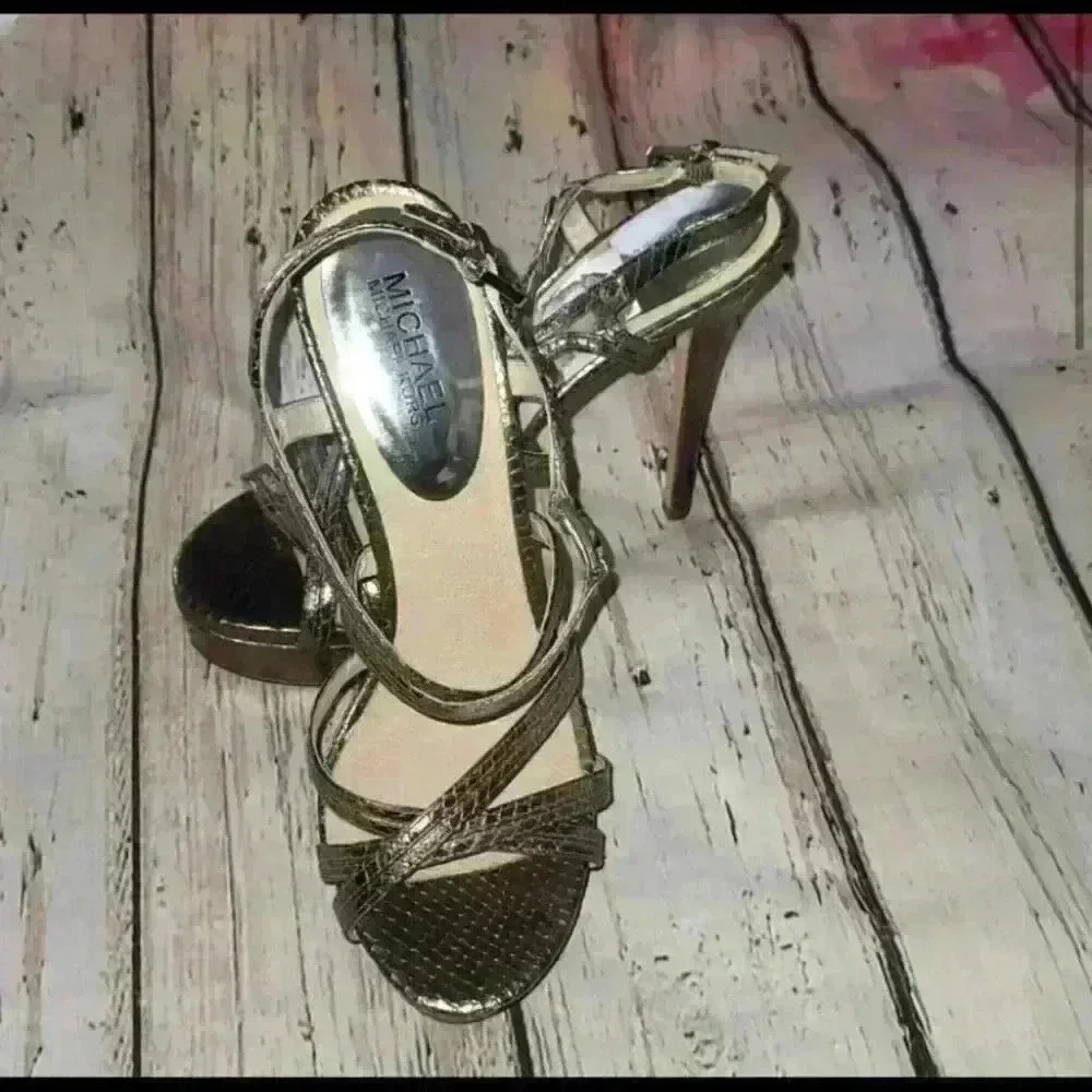 Michael Michael Kors Criss-Cross Strappy Platform Sandal in Silver Size 8.5